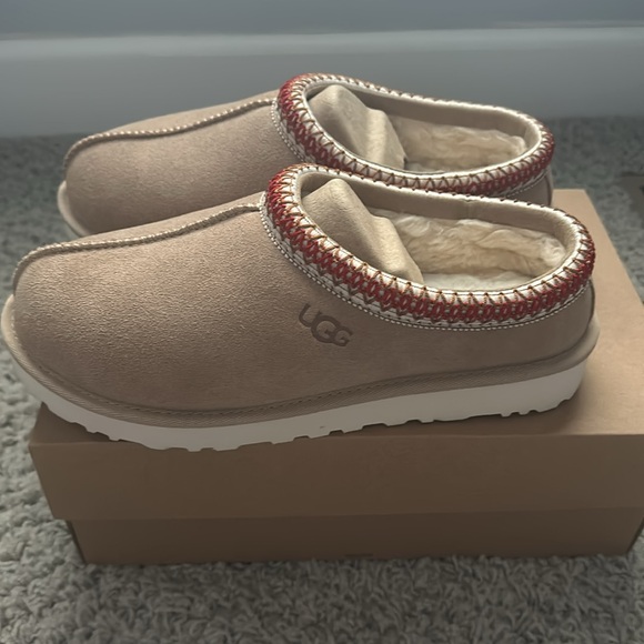 UGG Tasmans - Sand Size 9 NEW - Picture 4 of 7